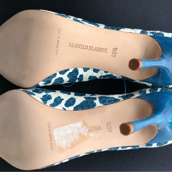 Manolo Blahnik Blue and White Giraffe Print Heels - Picture 2 of 5
